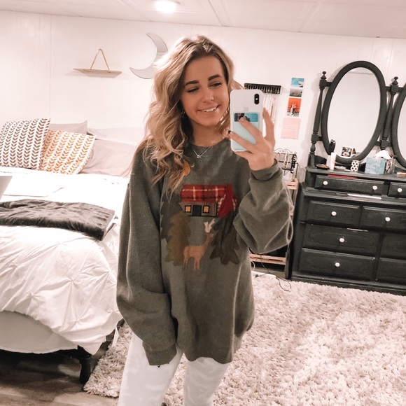 Vintage Cozy Crewneck!! - Picture 8 of 8